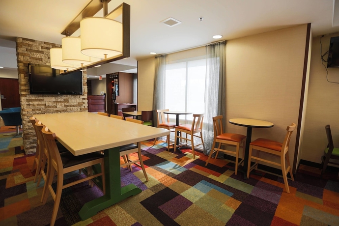 Imagen del bar/restaurante del Hotel Comfort Inn and Suites, Berea. Foto 7