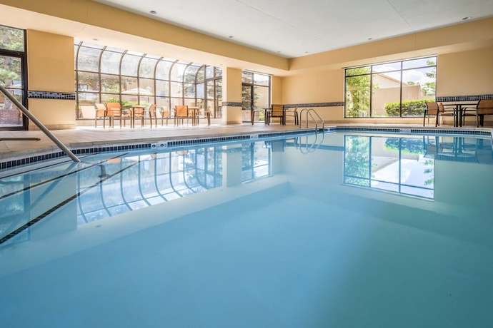 Imagen de la piscina del Hotel Comfort Inn and Suites, Buffalo Grove. Foto 19