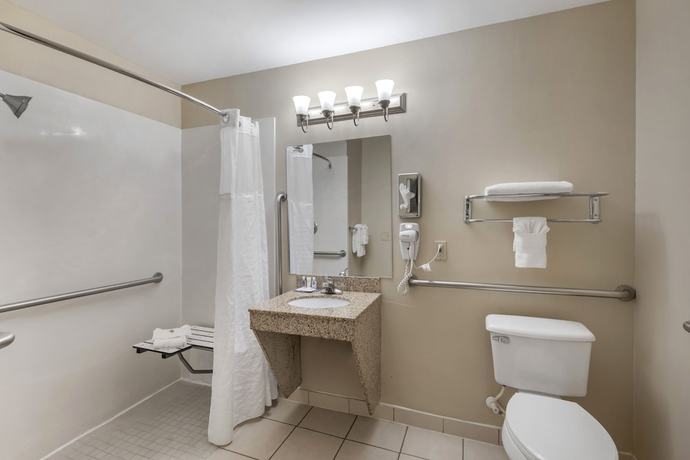 Imagen de la habitación del Hotel Comfort Inn and Suites, Canton. Foto 11