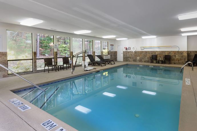 Imagen de la piscina del Hotel Comfort Inn and Suites, Canton. Foto 20