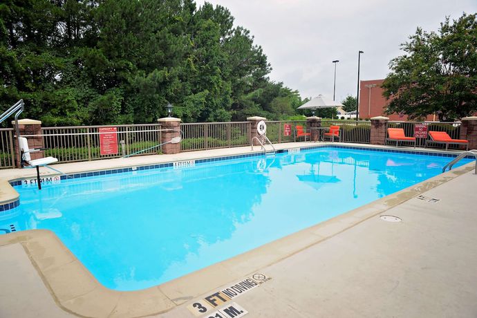 Imagen de la piscina del Hotel Comfort Inn and Suites Carrollton. Foto 12
