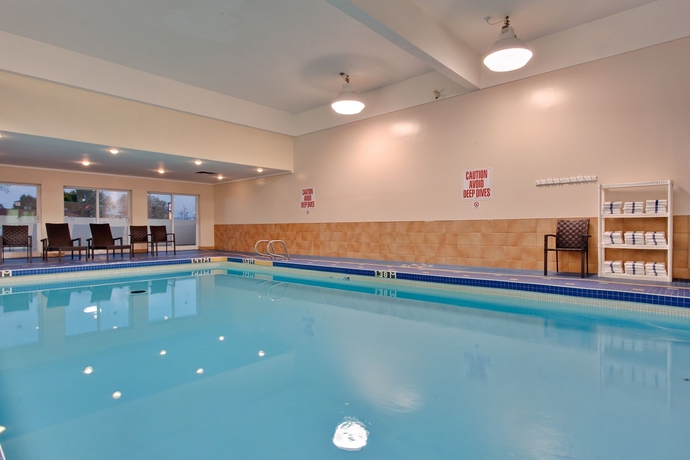Imagen de la piscina del Hotel Comfort Inn and Suites, Collingwood. Foto 15