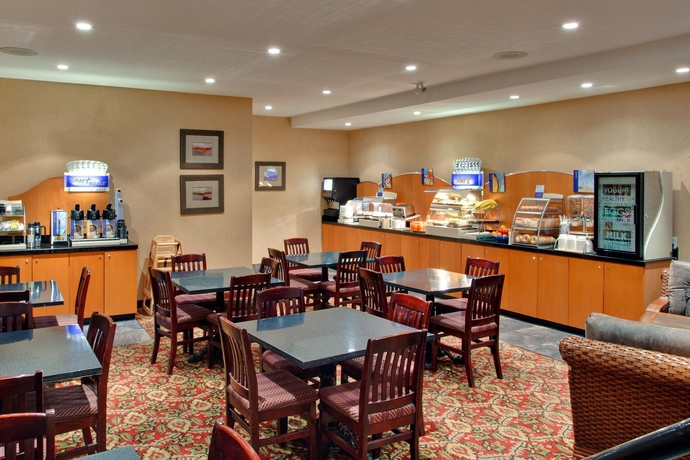 Imagen del bar/restaurante del Hotel Comfort Inn and Suites, Collingwood. Foto 2