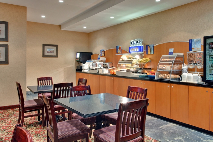 Imagen del bar/restaurante del Hotel Comfort Inn and Suites, Collingwood. Foto 4
