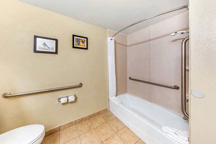 Imagen de la habitación del Hotel Comfort Inn and Suites Colton. Foto 11