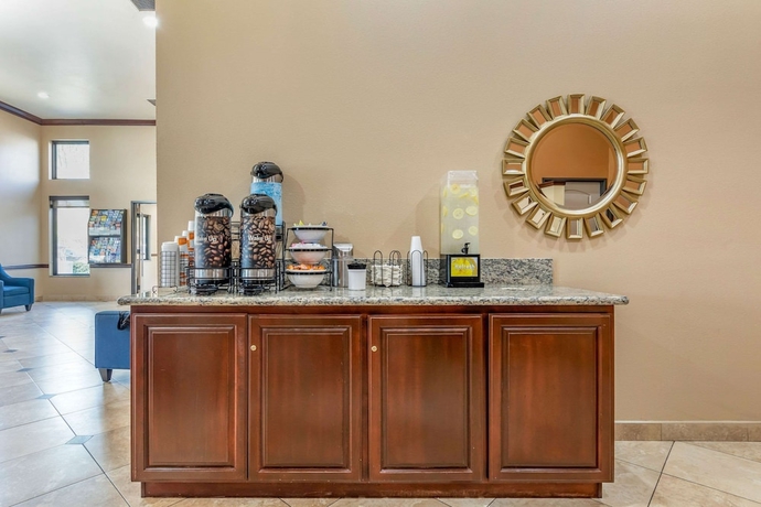 Imagen de los interiores del Hotel Comfort Inn and Suites Colton. Foto 17