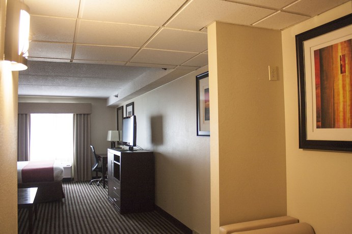 Imagen de la habitación del Hotel Comfort Inn and Suites Copley Akron. Foto 5