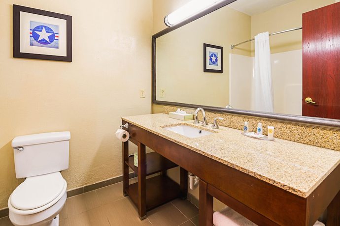 Imagen de la habitación del Hotel Comfort Inn and Suites Dayton Northwest - Englewood. Foto 4