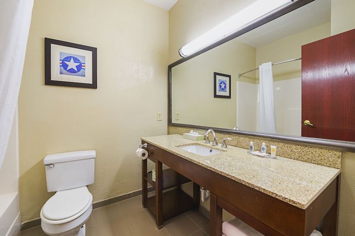 Imagen de la habitación del Hotel Comfort Inn and Suites Dayton Northwest - Englewood. Foto 7