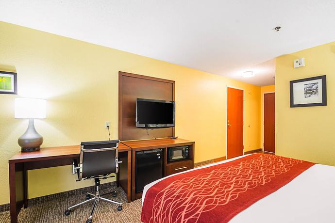 Imagen de la habitación del Hotel Comfort Inn and Suites Dayton Northwest - Englewood. Foto 8