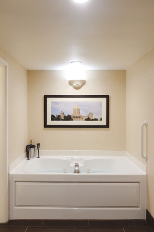 Imagen de la habitación del Hotel Comfort Inn and Suites Event Center. Foto 11