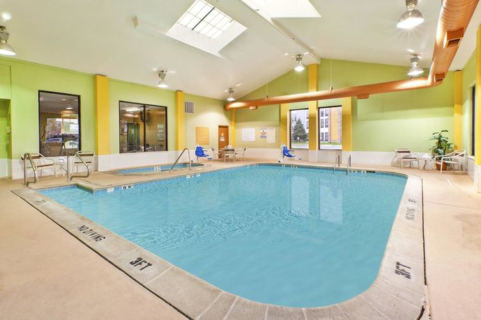 Imagen de la piscina del Hotel Comfort Inn and Suites Fishers - Indianapolis. Foto 20