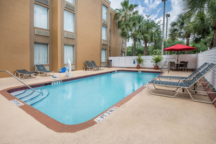 Imagen de la piscina del Hotel Comfort Inn and Suites Fort Lauderdale West Turnpike. Foto 13