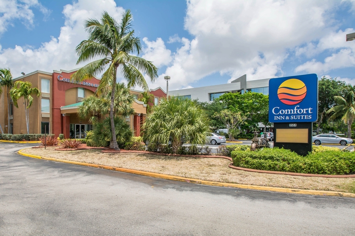 Imagen de los exteriores del Hotel Comfort Inn and Suites Fort Lauderdale West Turnpike. Foto 8
