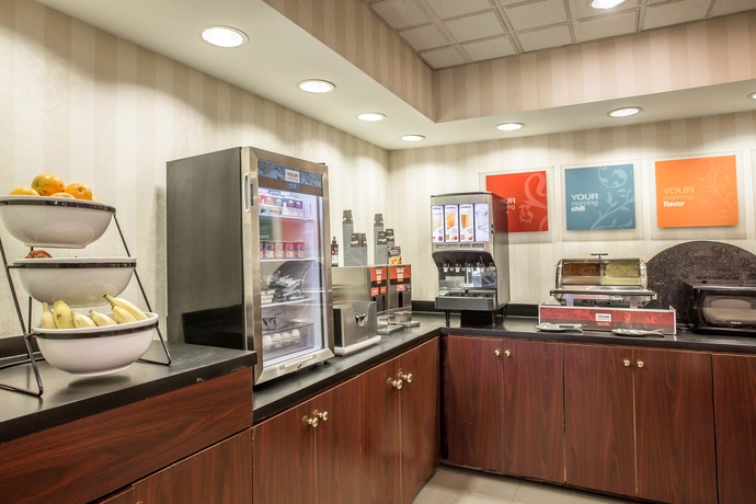 Imagen del bar/restaurante del Hotel Comfort Inn and Suites Ft. Jackson Maingate. Foto 2