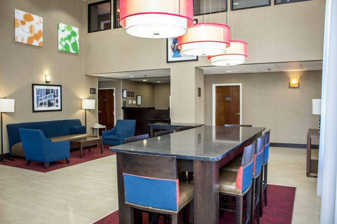 Imagen de los interiores del Hotel Comfort Inn and Suites Fuquay Varina. Foto 10