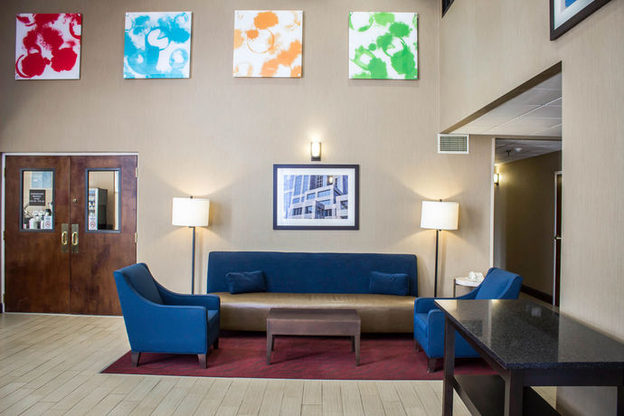 Imagen de los interiores del Hotel Comfort Inn and Suites Fuquay Varina. Foto 11