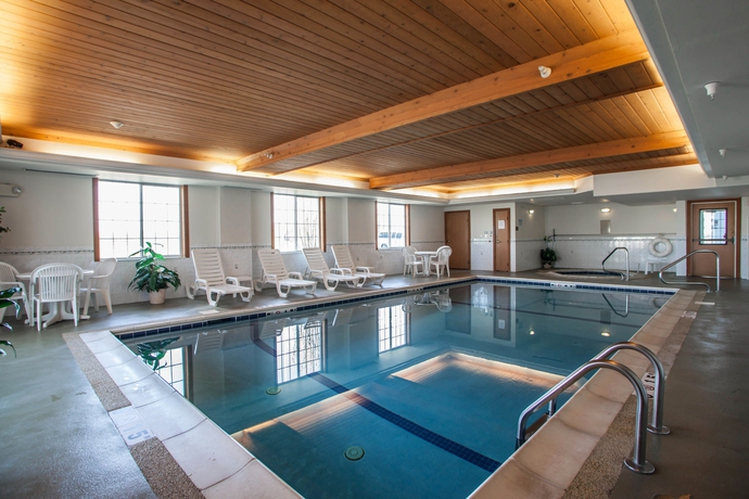 Imagen de la piscina del Hotel Comfort Inn and Suites Geneva - West Chicago. Foto 14