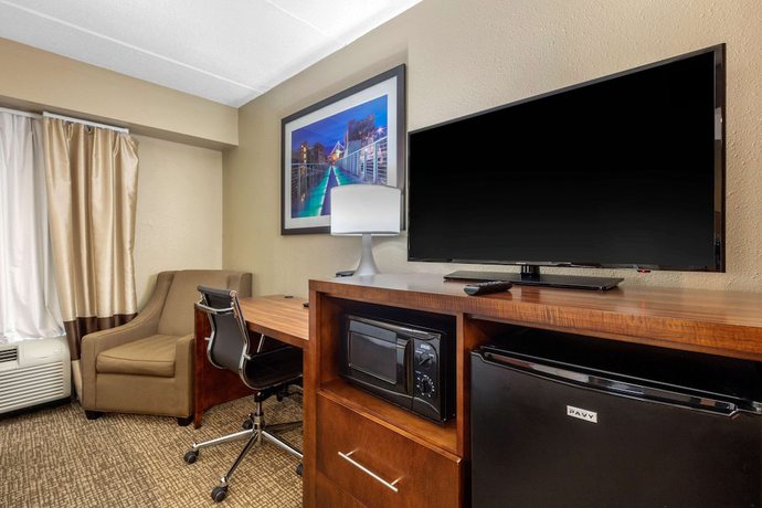 Imagen de la habitación del Hotel Comfort Inn and Suites Hamilton Place. Foto 4
