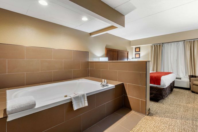 Imagen de la habitación del Hotel Comfort Inn and Suites Hamilton Place. Foto 9