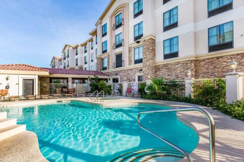 Imagen general del Hotel Comfort Inn and Suites Henderson - Las Vegas. Foto 2