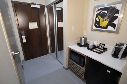 Imagen de la habitación del Hotel Comfort Inn and Suites Houston I-45 North - Iah. Foto 1