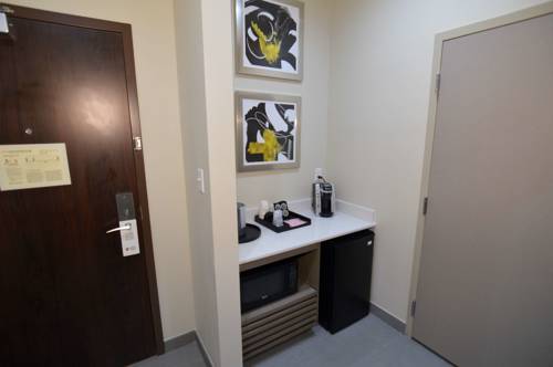 Imagen de la habitación del Hotel Comfort Inn and Suites Houston I-45 North - Iah. Foto 2