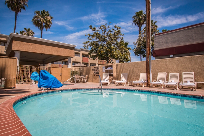 Imagen de la piscina del Hotel Comfort Inn and Suites Huntington Beach. Foto 16