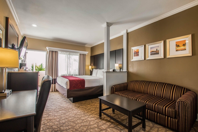 Imagen de los interiores del Hotel Comfort Inn and Suites Huntington Beach. Foto 10