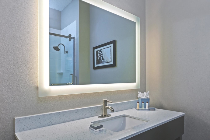 Imagen de la habitación del Hotel Comfort Inn and Suites Irving Las Colinas DFW. Foto 9