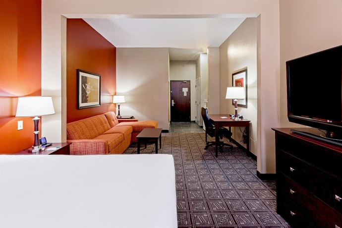 Imagen del bar/restaurante del Hotel Comfort Inn and Suites Irving Las Colinas DFW. Foto 6