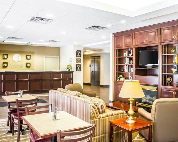 Imagen de los interiores del Hotel Comfort Inn and Suites, Killingly. Foto 16