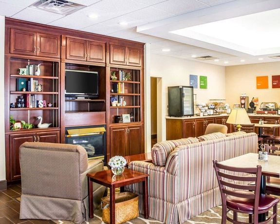 Imagen de los interiores del Hotel Comfort Inn and Suites, Killingly. Foto 19