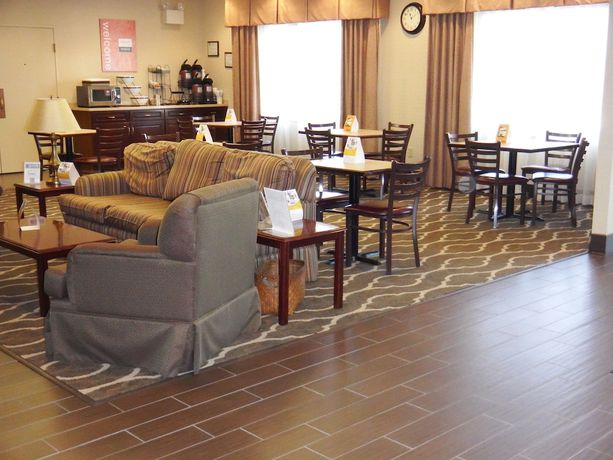 Imagen de los interiores del Hotel Comfort Inn and Suites, Killingly. Foto 20