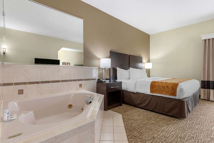 Imagen de la habitación del Hotel Comfort Inn and Suites Lake Norman. Foto 7