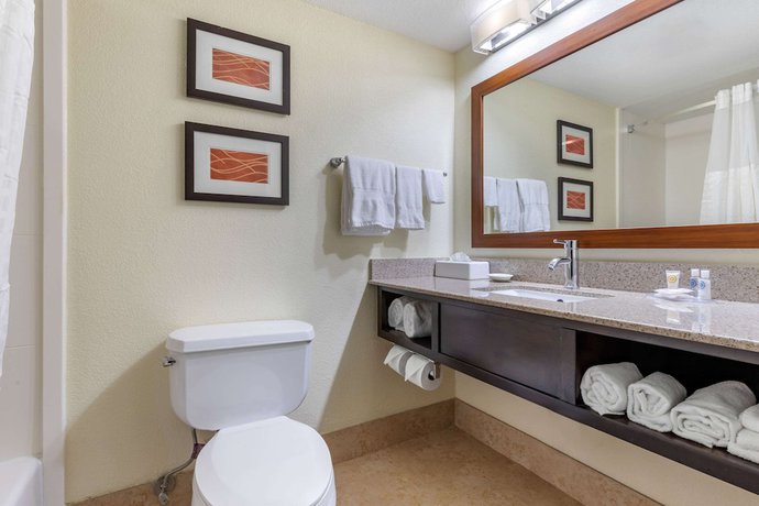 Imagen de la habitación del Hotel Comfort Inn and Suites Lake Norman. Foto 9
