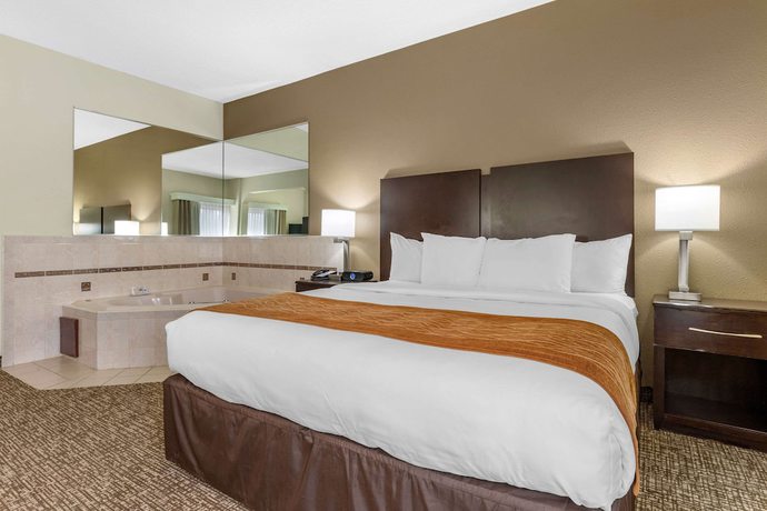 Imagen de la habitación del Hotel Comfort Inn and Suites Lake Norman. Foto 16