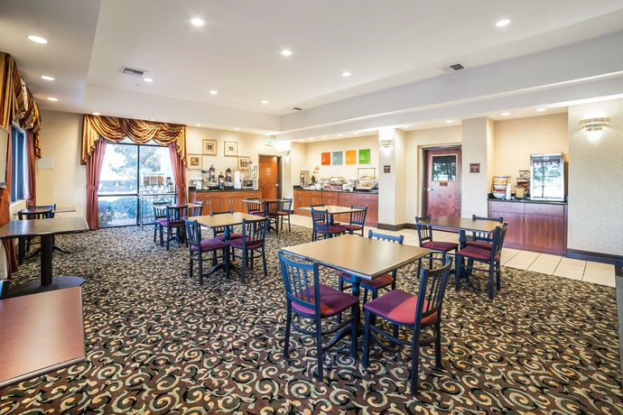 Imagen del bar/restaurante del Hotel Comfort Inn and Suites Las Vegas - Nellis. Foto 5