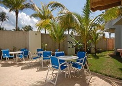 Imagen de los exteriores del Hotel Comfort Inn and Suites Levittown. Foto 9