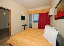 Imagen de la habitación del Hotel Comfort Inn and Suites Levittown. Foto 8