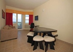 Imagen de los interiores del Hotel Comfort Inn and Suites Levittown. Foto 12