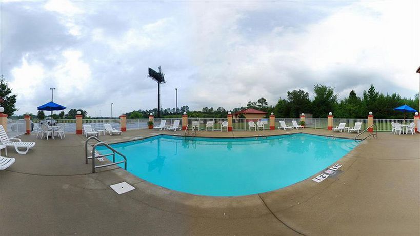 Imagen de la piscina del Hotel Comfort Inn and Suites Lincoln I-20. Foto 14
