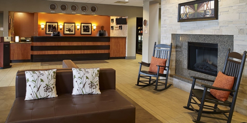 Imagen de los interiores del Hotel Comfort Inn and Suites Logan International Airport. Foto 10