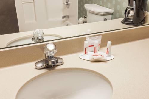Imagen de la habitación del Hotel Comfort Inn and Suites Louisville Airport Fair and Expo. Foto 5