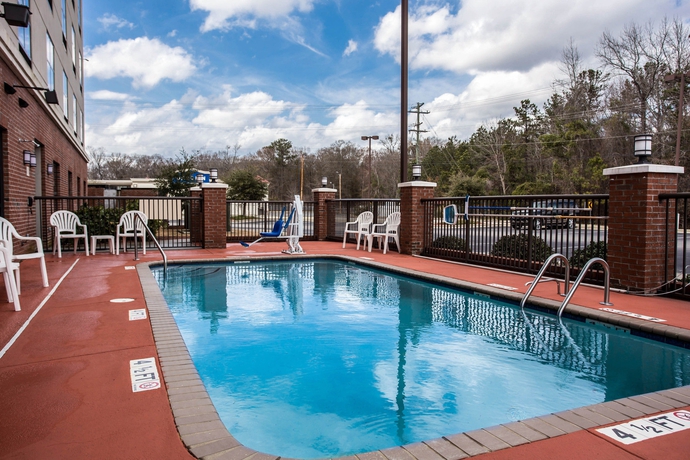 Imagen de la piscina del Hotel Comfort Inn and Suites, Lumberton. Foto 15