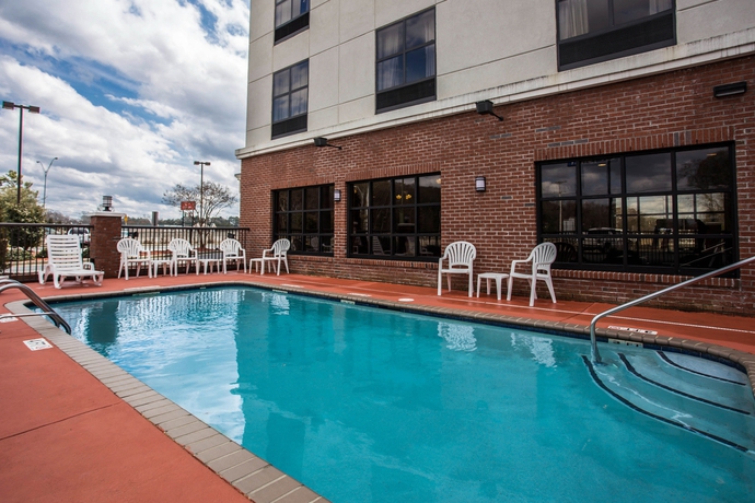 Imagen de la piscina del Hotel Comfort Inn and Suites, Lumberton. Foto 16