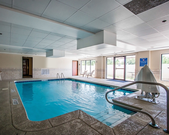 Imagen de la piscina del Hotel Comfort Inn and Suites Montgomery Eastchase. Foto 16