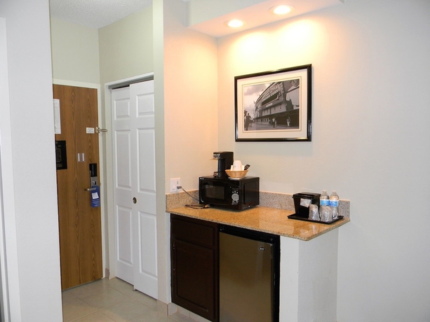 Imagen de la habitación del Hotel Comfort Inn and Suites Mundelein-vernon Hills. Foto 8