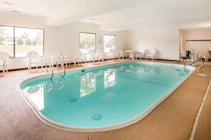 Imagen de la piscina del Hotel Comfort Inn and Suites Near Tinley Park Amphitheater. Foto 16