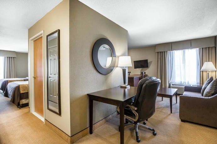 Imagen de los interiores del Hotel Comfort Inn and Suites Near Tinley Park Amphitheater. Foto 10